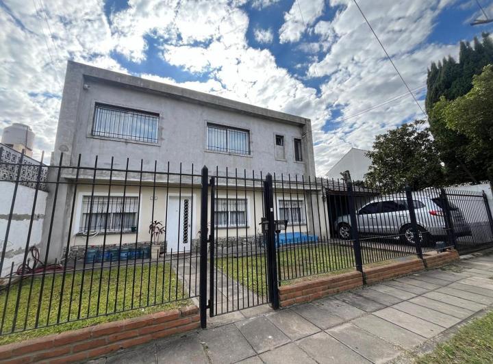 Casa · 170m² · 6 Ambientes · 2 Cocheras