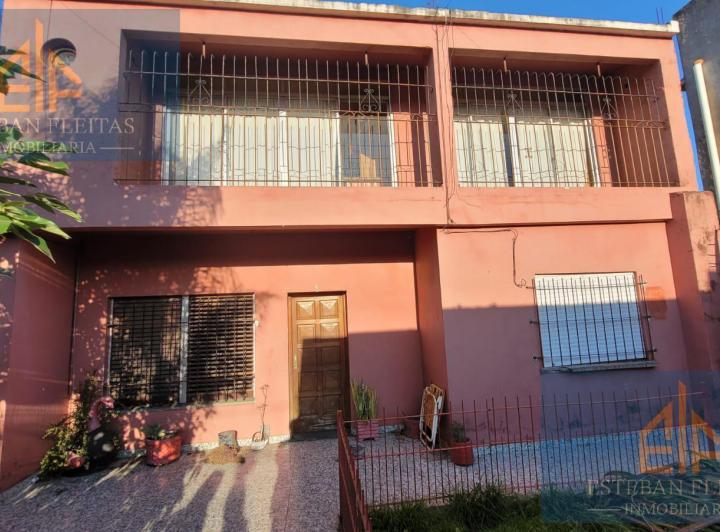 Casa · 220m² · 5 Ambientes · 2 Cocheras