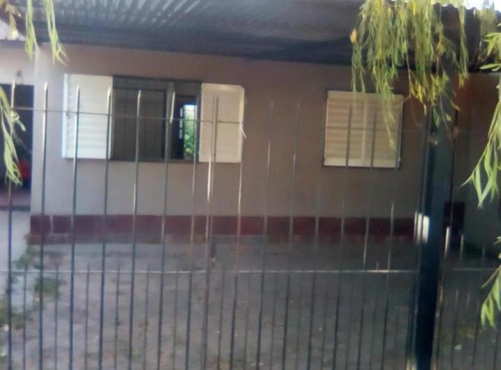 Casa · 80m² · 3 Ambientes · 4 Cocheras