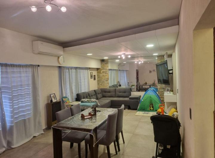 Casa · 200m² · 5 Ambientes · 1 Cochera