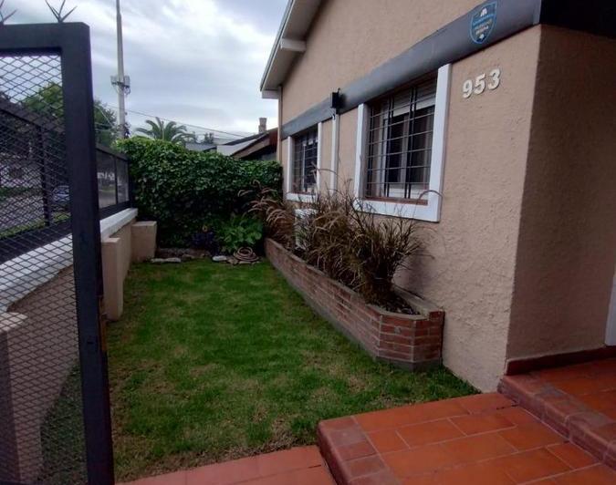 Casa · 110ha · 3 Ambientes · 2 Cocheras