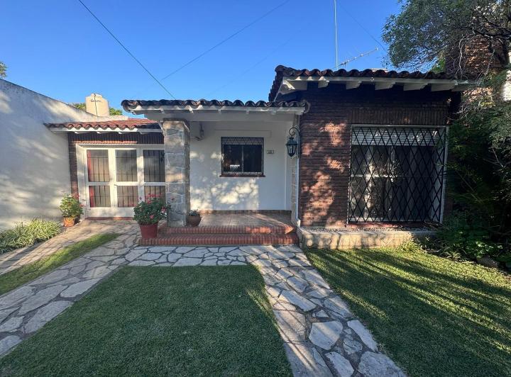 Casa · 120m² · 4 Ambientes · 3 Cocheras