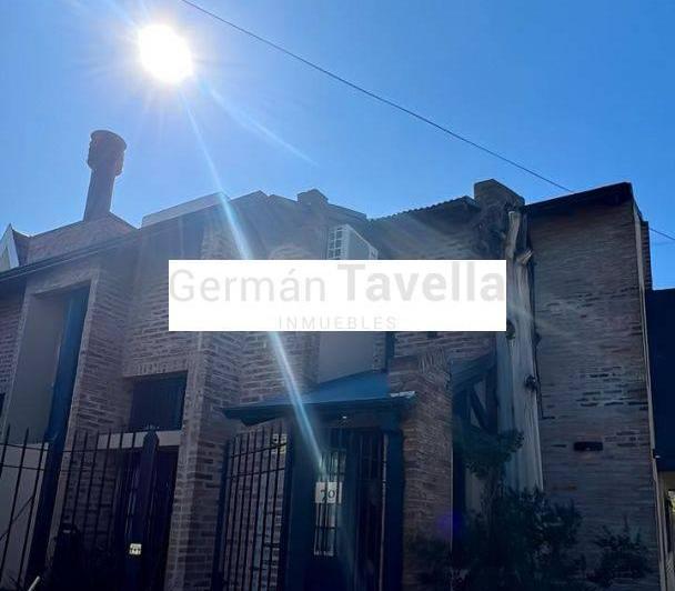 Casa · 260m² · 5 Ambientes · 1 Cochera