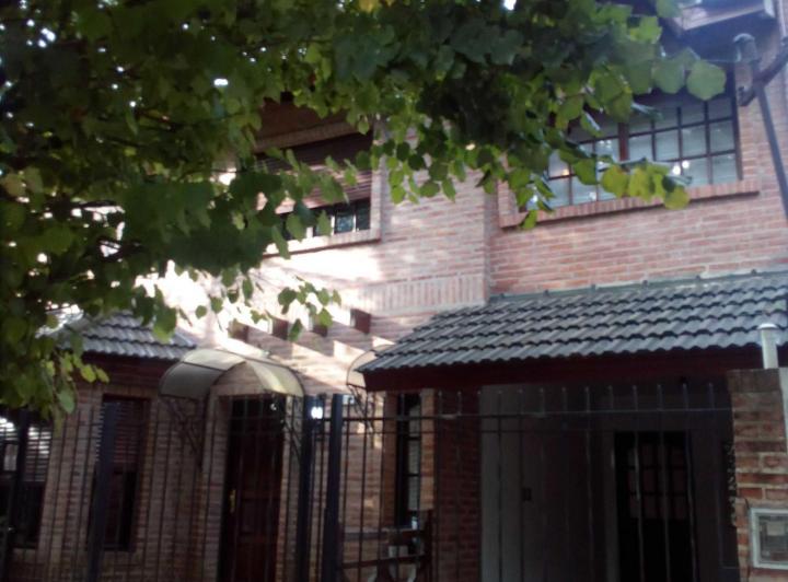Casa · 180m² · 5 Ambientes · 1 Cochera
