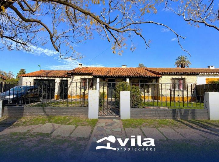 Casa · 210m² · 4 Ambientes · 1 Cochera