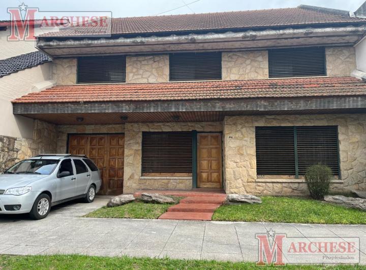 Casa · 200m² · 4 Ambientes · 1 Cochera