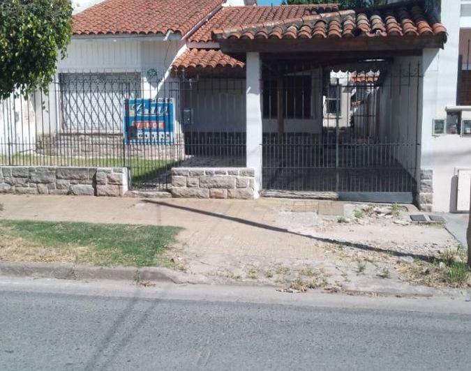 Casa · 180m² · 4 Ambientes · 1 Cochera