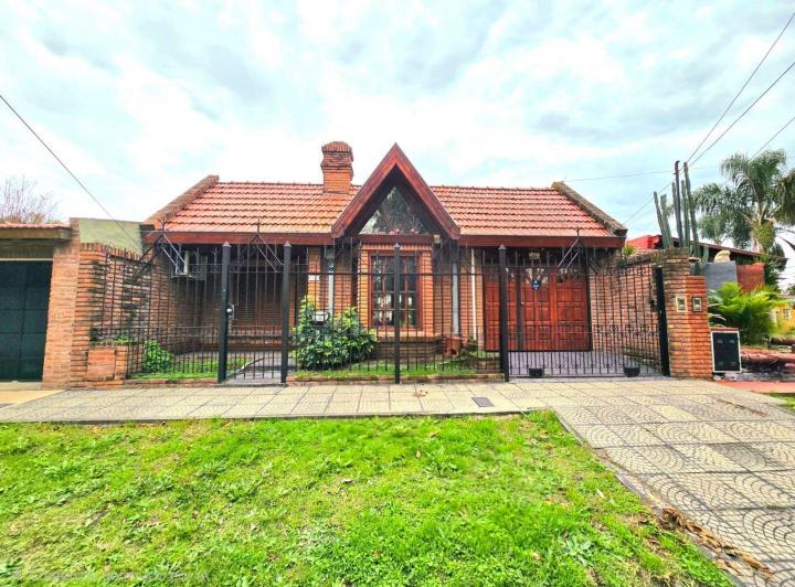 Casa · 148m² · 3 Ambientes · 2 Cocheras
