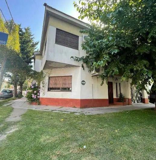 Casa · 130m² · 3 Ambientes · 1 Cochera