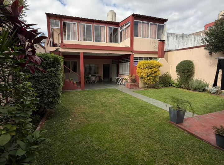 Casa · 279m² · 9 Ambientes · 5 Cocheras