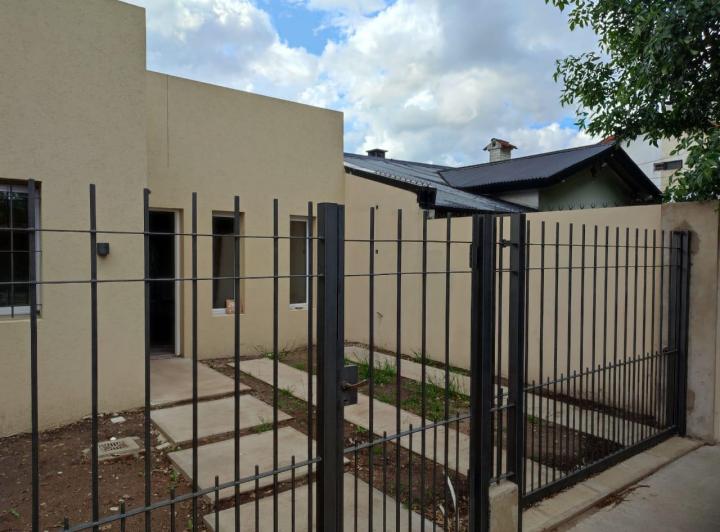 Casa · 90m² · 4 Ambientes · 2 Cocheras