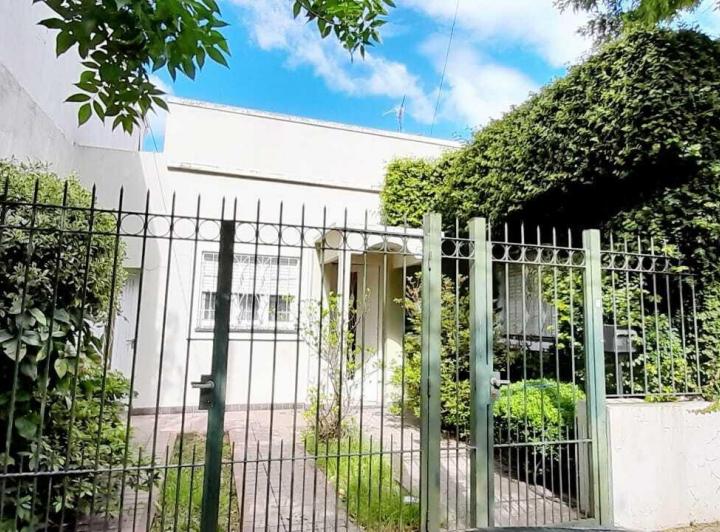 Casa · 1m² · 5 Ambientes · 1 Cochera