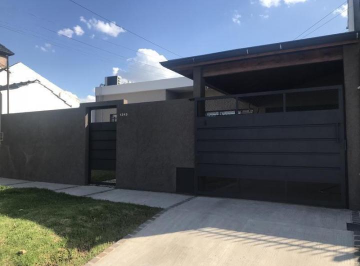 Casa · 100m² · 3 Ambientes · 2 Cocheras