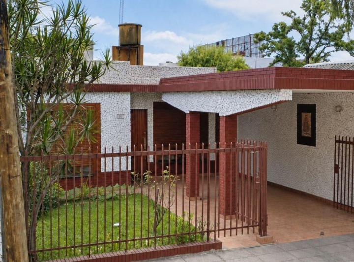 Casa · 95m² · 3 Ambientes · 1 Cochera