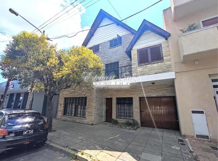 Casa · 270m² · 5 Ambientes · 2 Cocheras