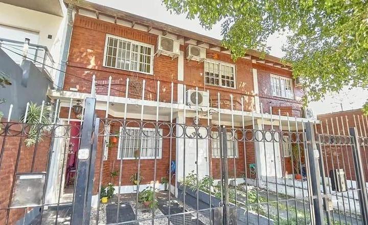 Casa · 75m² · 4 Ambientes · 1 Cochera