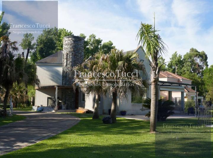 Casa · 189m² · 6 Ambientes · 2 Cocheras