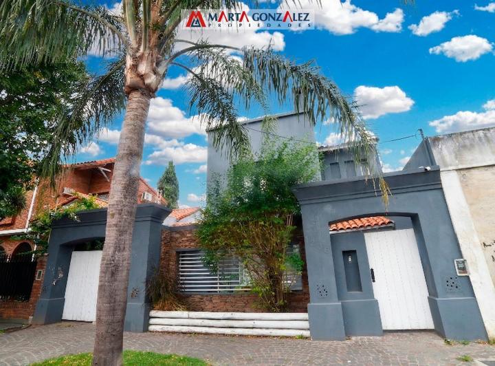 Casa · 180m² · 4 Ambientes · 1 Cochera
