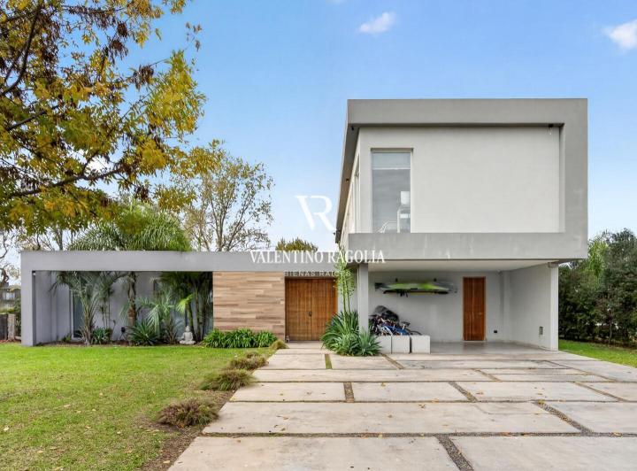 Casa · 315m² · 7 Ambientes · 6 Cocheras