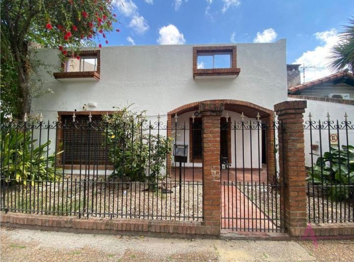 Casa · 100m² · 2 Dormitorios