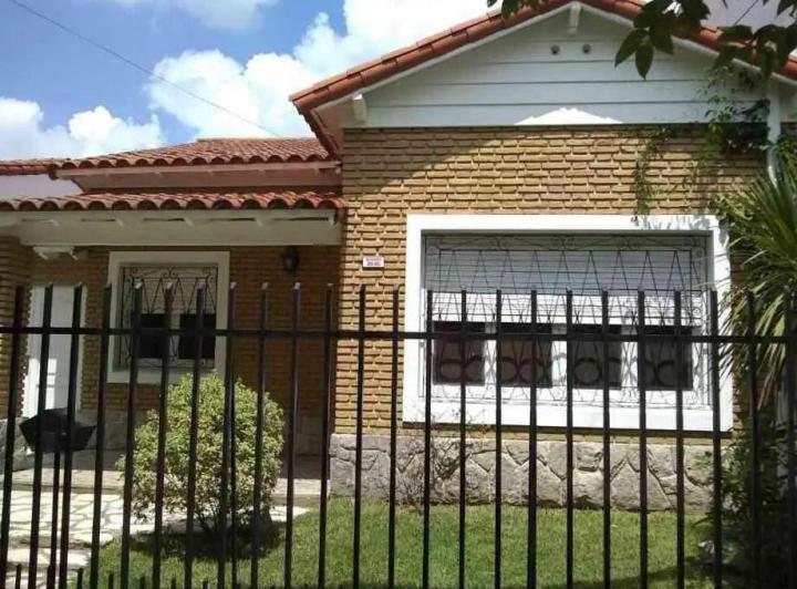 Casa · 300m² · 3 Ambientes · 1 Cochera