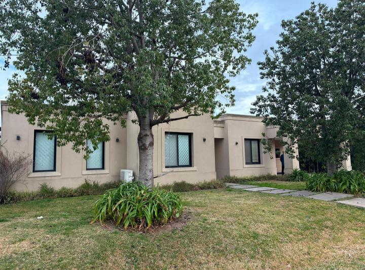 Casa · 224m² · 3 Dormitorios · 2 Cocheras