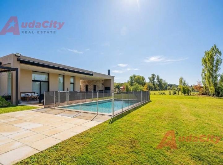 Casa · 170m² · 3 Ambientes · 2 Cocheras