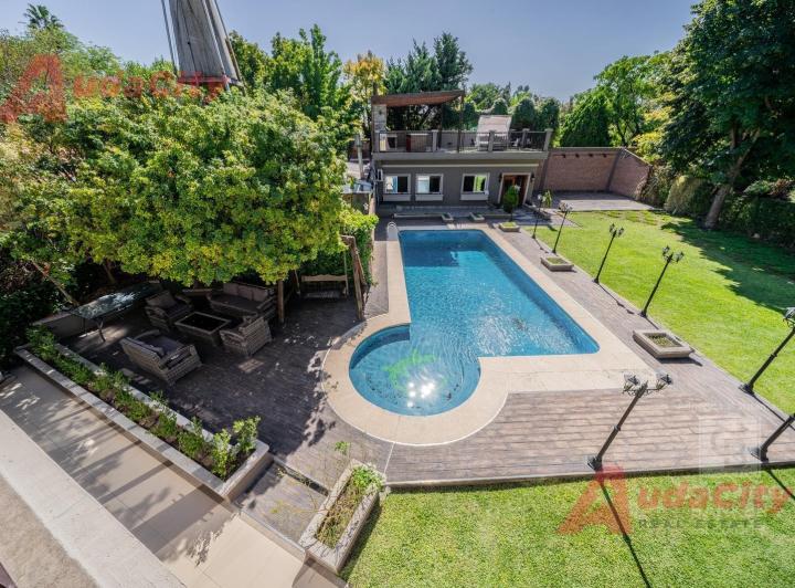 Casa · 1820m² · 6 Ambientes · 3 Cocheras