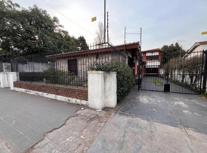 Casa · 472m² · 5 Ambientes · 6 Cocheras