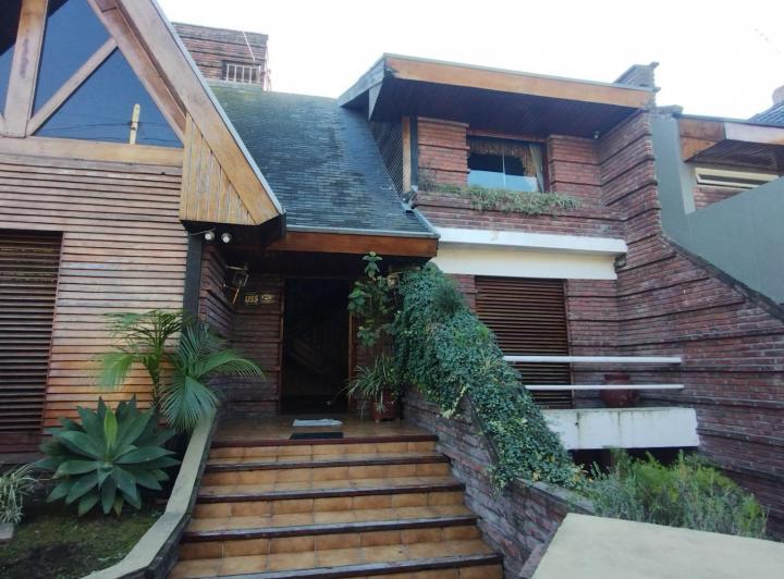 Casa · 380m² · 5 Ambientes · 2 Cocheras