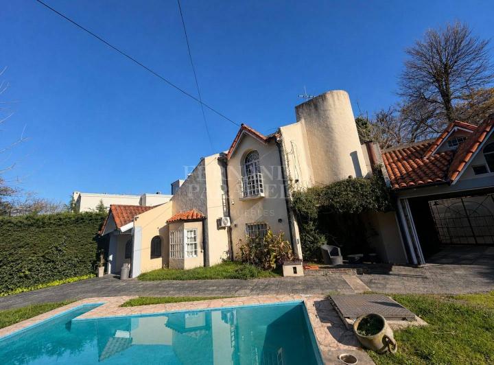 Casa · 200m² · 5 Ambientes · 1 Cochera