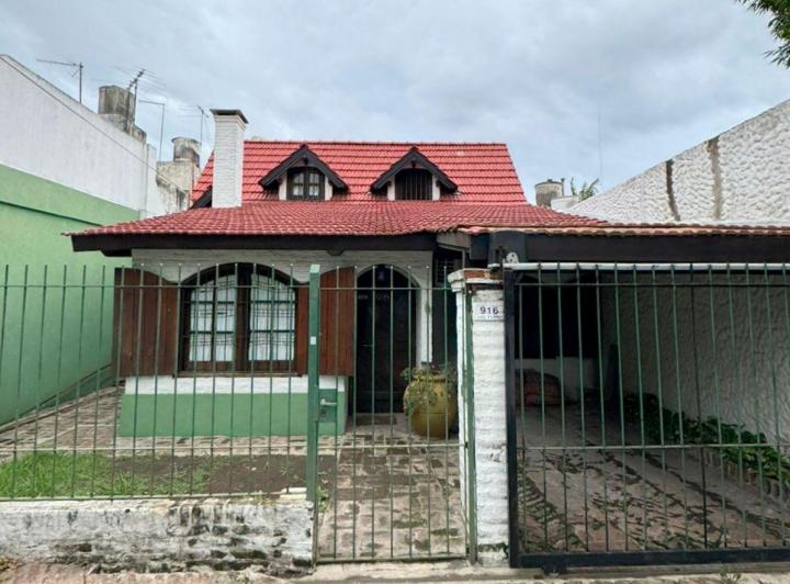 Casa · 184m² · 4 Ambientes · 1 Cochera