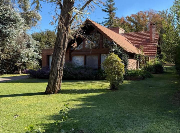 Casa · 158m² · 7 Ambientes · 1 Cochera