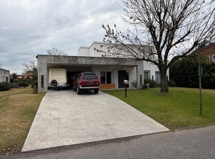Casa · 240m²