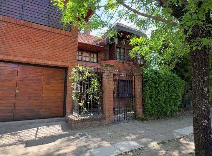 Casa · 197m² · 5 Ambientes · 2 Cocheras