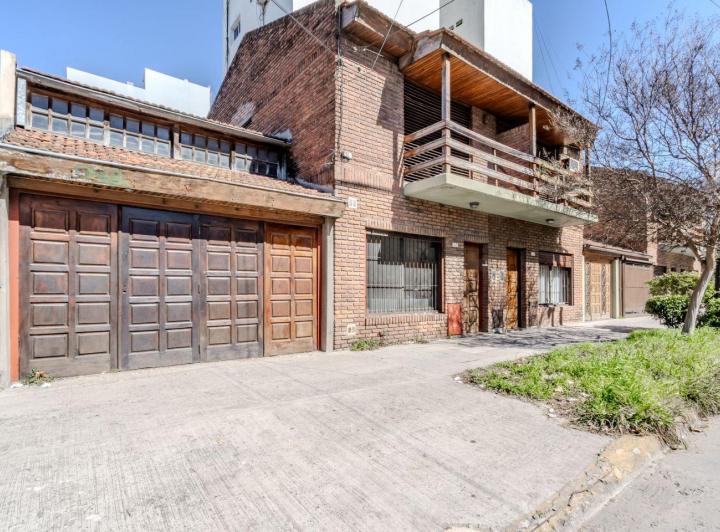 Casa · 90m² · 4 Ambientes · 2 Cocheras