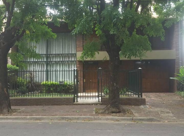 Casa · 200m² · 5 Ambientes · 2 Cocheras