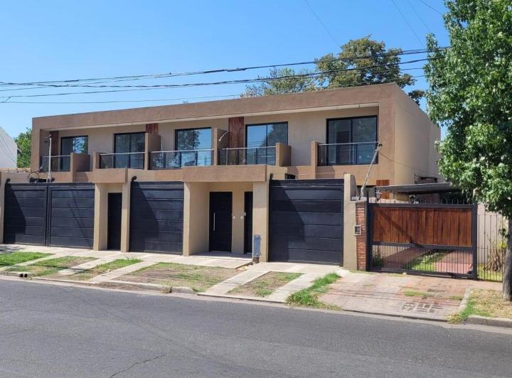 Casa · 100m² · 3 Ambientes · 1 Cochera