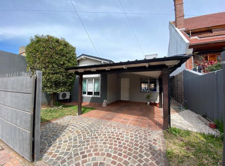 Casa · 140m² · 4 Ambientes · 1 Cochera