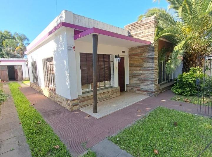 Casa · 90m² · 3 Ambientes · 4 Cocheras