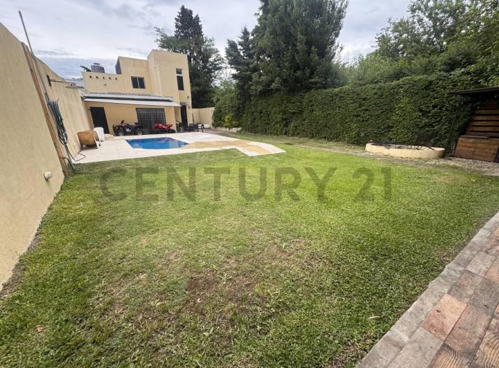 Casa · 225m² · 6 Ambientes · 6 Cocheras