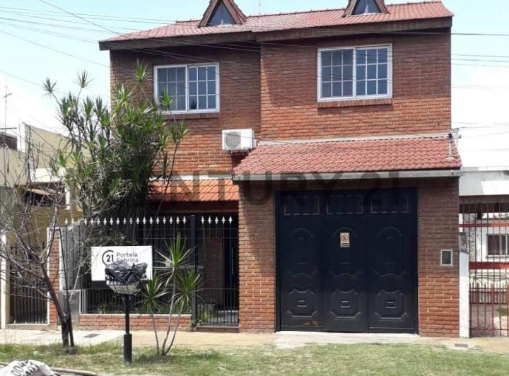 Casa · 140m² · 4 Ambientes · 1 Cochera