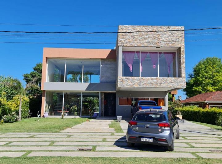 Casa · 360m² · 4 Ambientes