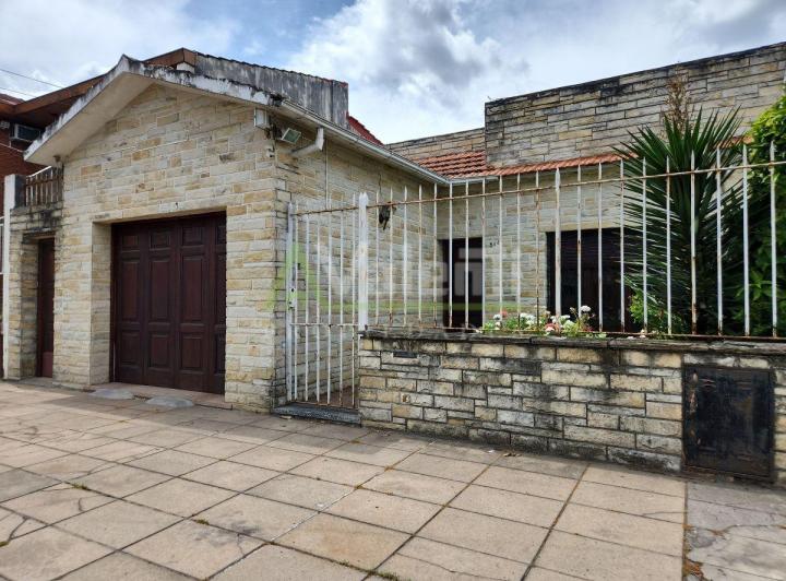 Casa · 121m² · 4 Ambientes · 1 Cochera