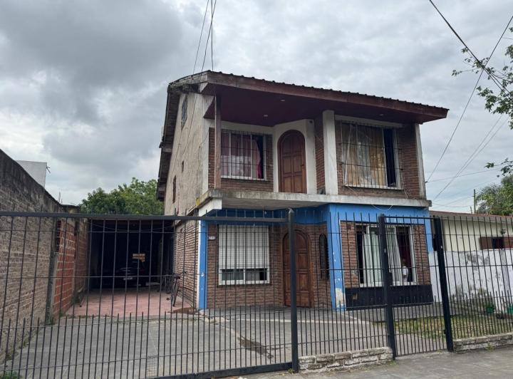 Casa · 120m² · 5 Dormitorios · 5 Cocheras