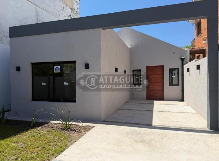 Casa · 115m² · 4 Ambientes · 2 Cocheras