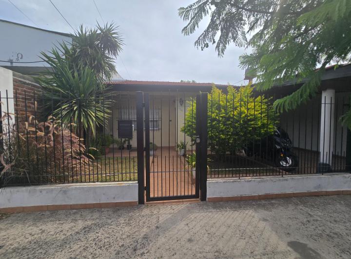 Casa · 180m² · 5 Ambientes · 3 Cocheras