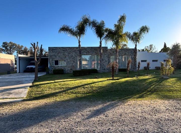 Casa · 465m² · 5 Ambientes · 6 Cocheras