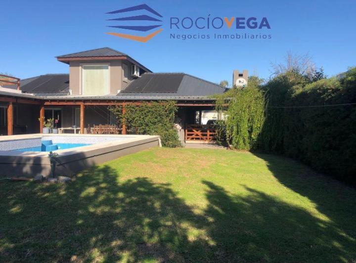 Casa · 260m² · 5 Ambientes · 2 Cocheras