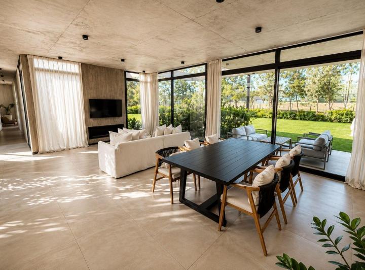 Casa · 230m² · 4 Ambientes · 2 Cocheras